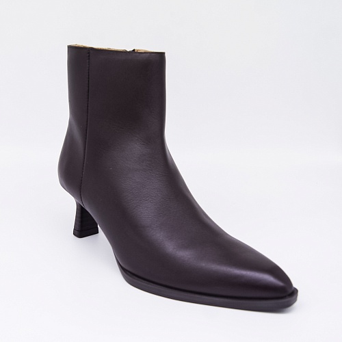 UNISA, ботильоны